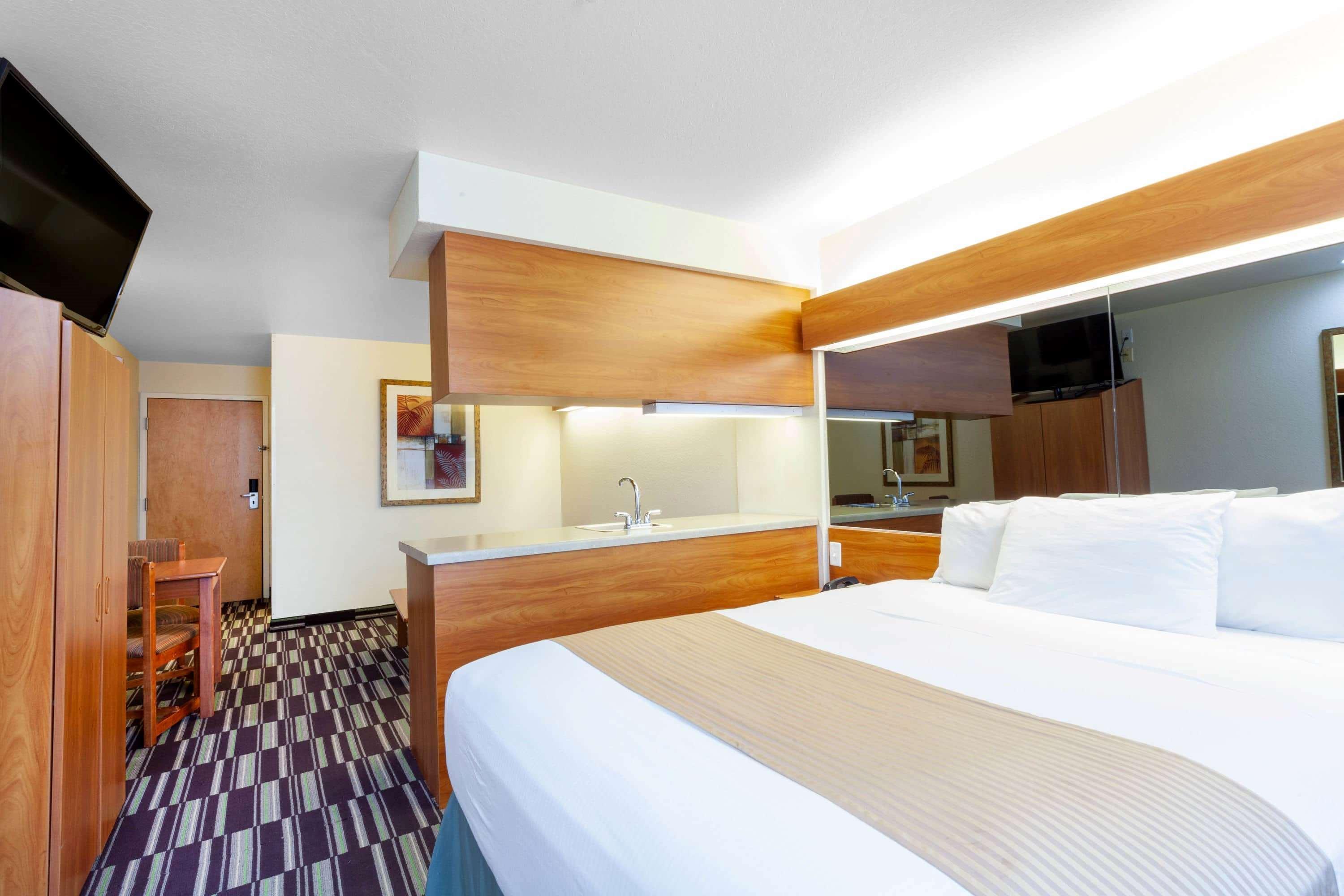 Microtel Inn & Suites By Wyndham Галф Шорс Екстериор снимка